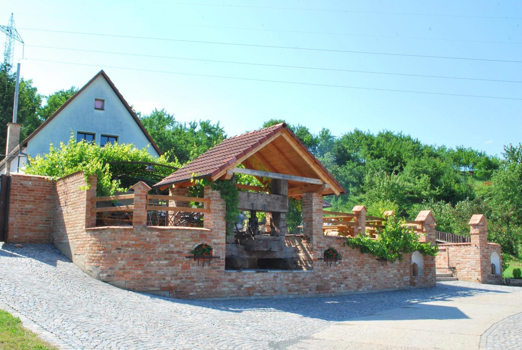 Vinny Sklep Krysa Kostelec  Exterior foto